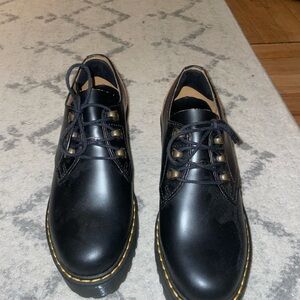 LEONA DOC MARTENS